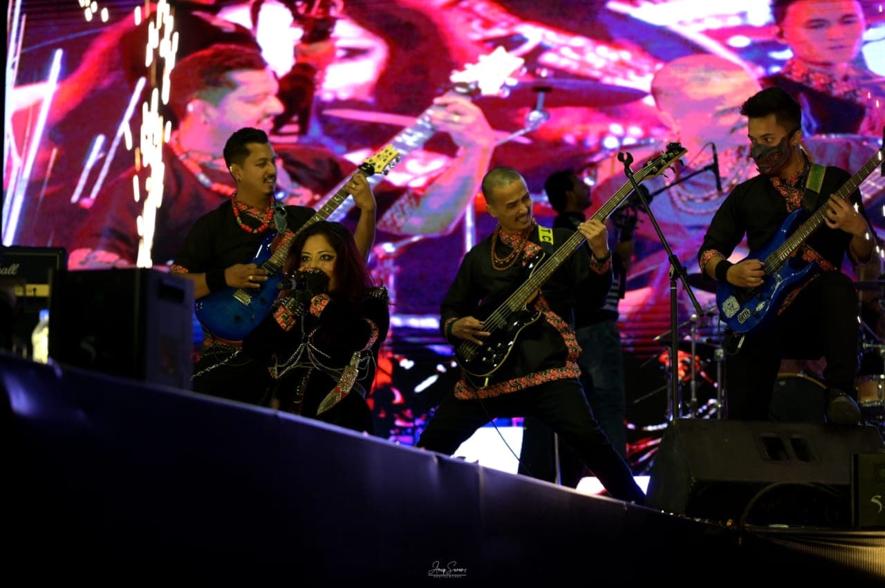 War Tonight press photo 2